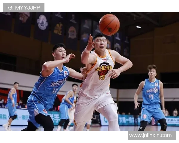 深圳篮球队在邀请赛中以71分强势领跑积分榜，展现出色竞技状态